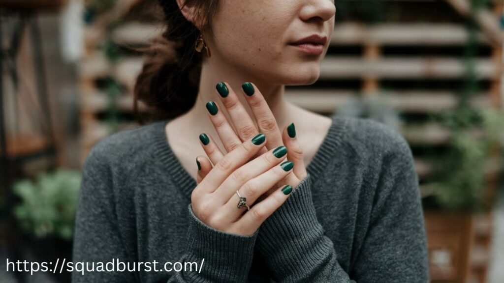 24 Stunning Forest Green Nail Designs for a Fall Makeover