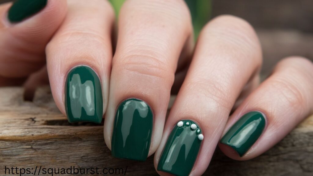 24 Stunning Forest Green Nail Designs for a Fall Makeover